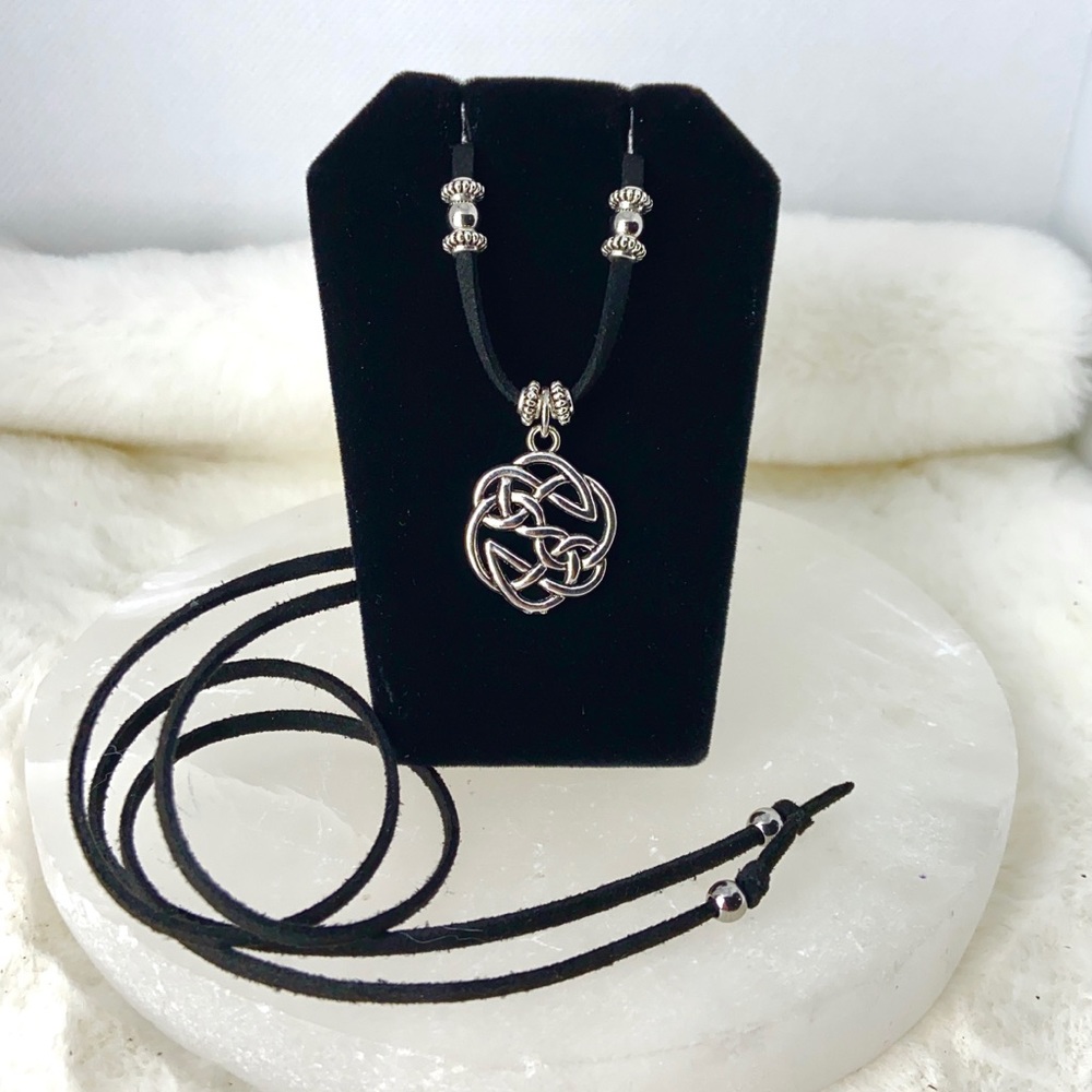 🔴 Celtic knot black suede adjustable necklace - Picture 9 of 9